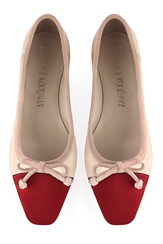 Ballerine avec un petit talon rouge carmin or dore et beige biscuit. Bout carre. Talon plat evase